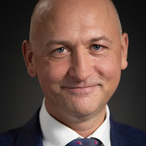 Prof. Dr. Oskar C. Aszmann